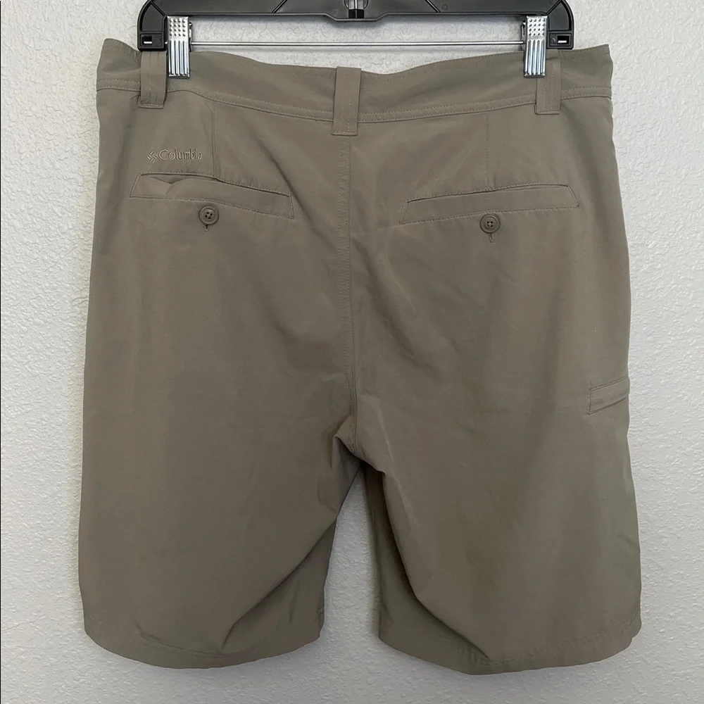 Columbia Omnishield Flat Front Khaki Short Size 34